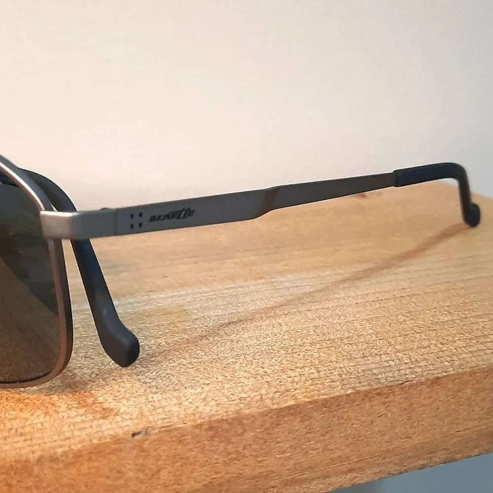 NEW Polarized Sunglasses, metal frame, Rx'able 56-16-145, dark gray lens color,